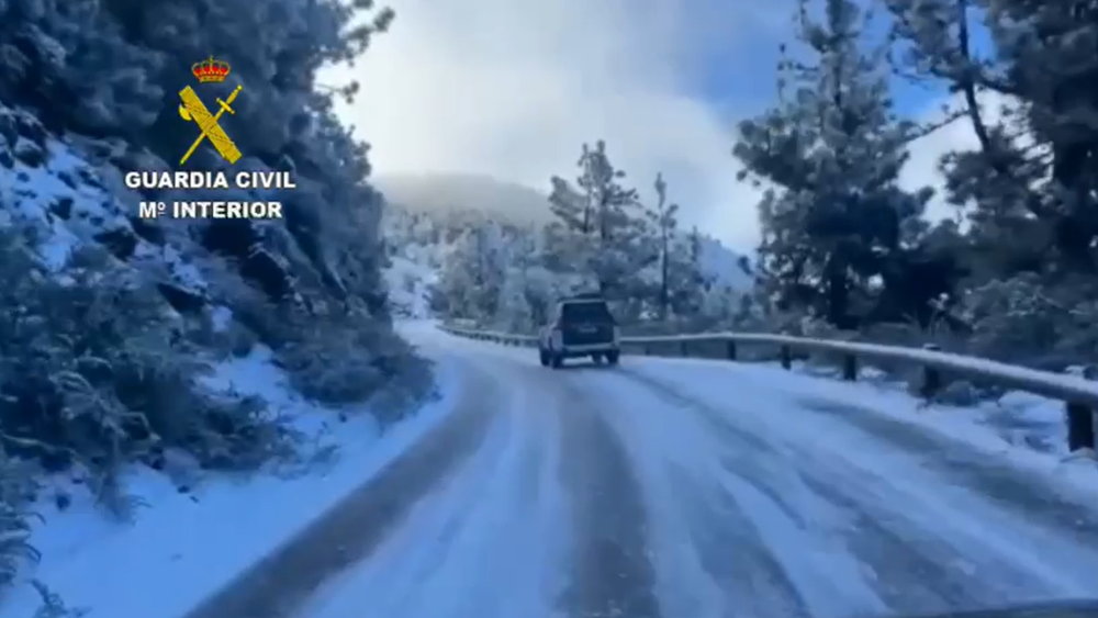 La Guardia Civil Refuerza Su Vigilancia En El Teide Ante La Nevada