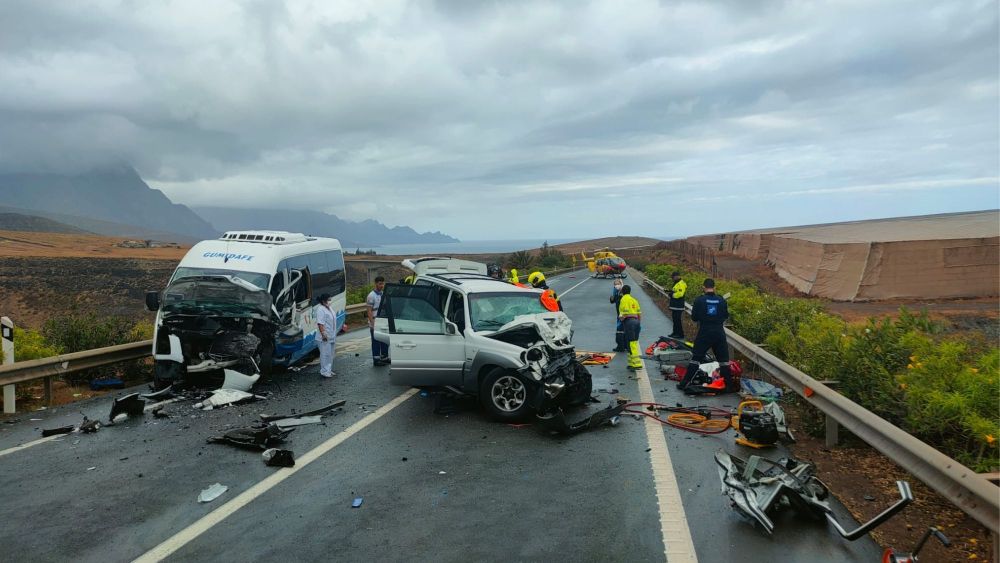 Seis Heridos En La Colisi N Entre Una Guagua Y Un Coche Entre Agaete Y