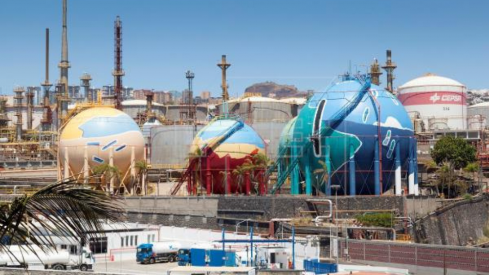 La refinería de crudo de Santa Cruz de Tenerife./ EFE La refinería de crudo de Santa Cruz de Tenerife./ EFE