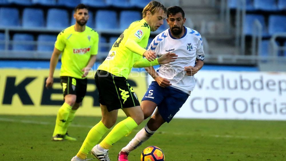 El exblanquiazul Javi Lara baja para el doble compromiso entre Córdoba y CD Tenerife