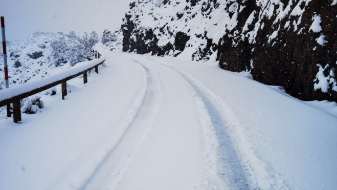 Accesos al Teide cortados por hielo y nieve./ Archivo Accesos al Teide cortados por hielo y nieve./ Archivo