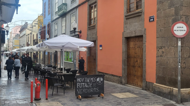 Imagen de algunas terrazas de la calle Cano./ Atlántico Hoy Imagen de algunas terrazas de la calle Cano./ Atlántico Hoy