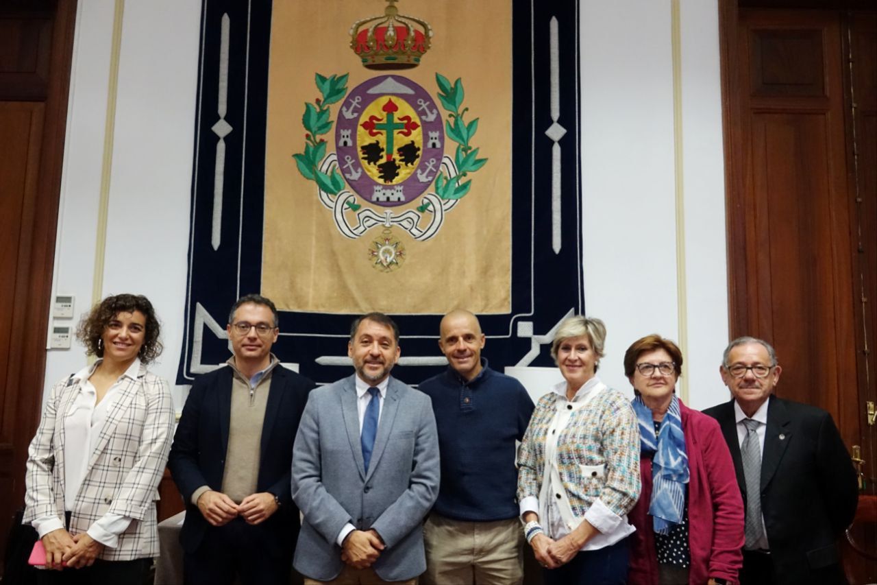 Vecinos y Ayuntamiento de Santa Cruz acuerdan mantener el nombre de la  avenida San Sebastián