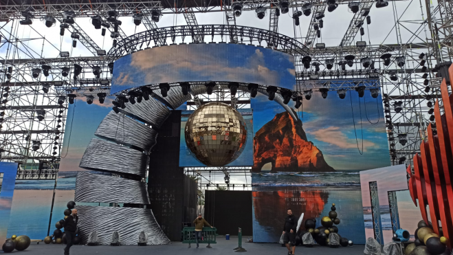 El escenario del Parque Santa Catalina preparándose para los Carnavales./ Atlántico Hoy