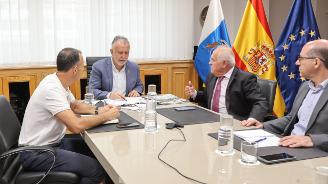 Reunión entre el Gobierno de Canarias y los transportistas / ACFIPRESS