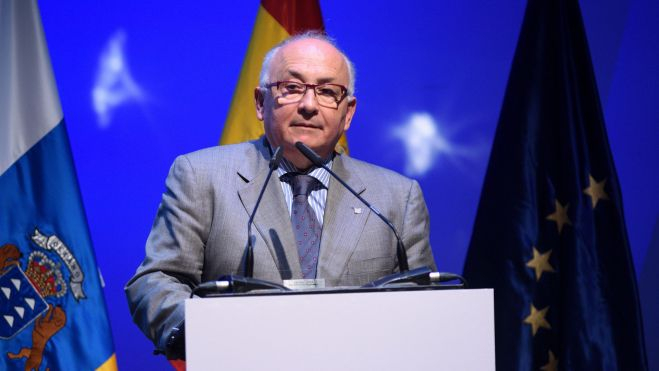 Juan Antonio López de Vergara, presidente de Mutua Tinerfeña, durante su discurso tras ganar el premio a Mejor Iniciativa Empresarial en la categoría Digital