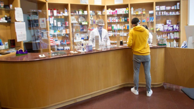 Interior de una farmacia en Canarias / EFE