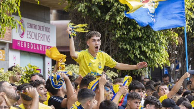 La afición de la UD Las Palmas regresa a casa: Primera División. / ELVIRA URQUIJO A.-EFE