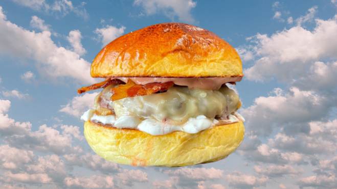 Imagen de la mejor hamburguesa de Canarias 'Ess a Burguer' / MONTAJE AH Imagen de la mejor hamburguesa de Canarias 'Ess a Burguer' / MONTAJE AH