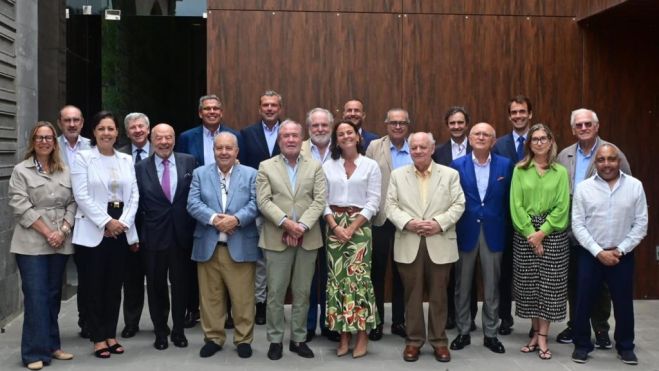 En la imagen, foto de familia del Consejo rector en Canarias de APD. / AH