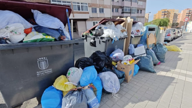 Vecinos se quejan de la falta de recogida de residuos y de que la ciudad está sucia / PARTIDO POPULAR