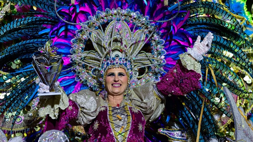 Eva Costa Santiago se corona como Gran Dama del Carnaval de Las Palmas ...