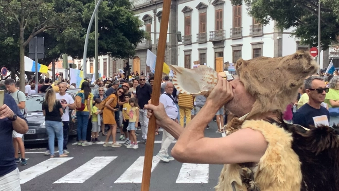 Manifestación del 20A por un modelo sostenible del turismo en Canarias./ AH - JOSE WILLIS