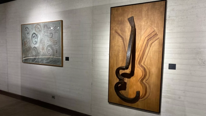 Dos piezas de la exposición 'Martín Chirino Homenaje a la música. La sonoridad de la materia' / ATLÁNTICO HOY