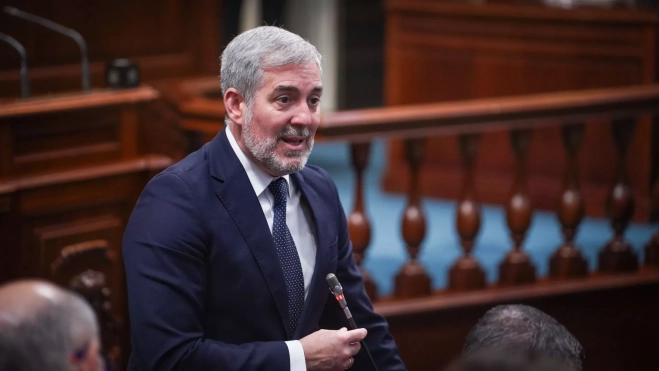 Fernando Clavijo toma la palabra en el Parlamento de Canarias / CEDIDA