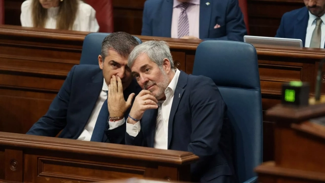 Manuel Domínguez (PP), vicepresidente, y Fernando Clavijo (CC), presidente del Gobierno de Canarias / EFE