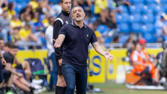 El entrenador del UD Las Palmas Francisco Javier García Pimienta durante el partido de la última jornada de LaLiga EA Sports / EFE