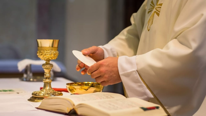 Imagen de un sacerdote / AH