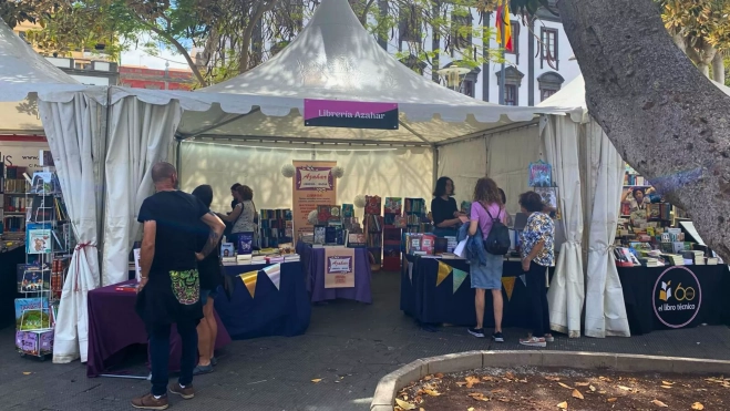 Carpa de la Librería Azahar en la Feria del Libro de Las Palmas / ATLÁNTICO HOY