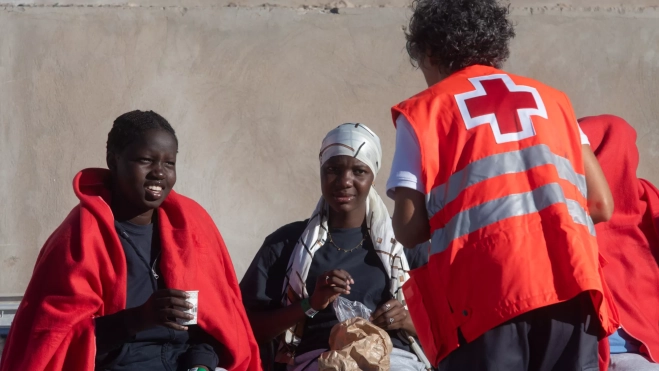 Migrantes rescatadas en Canarias / EFE