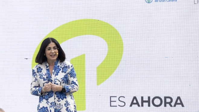 Carolina Darias, alcaldesa de Las Palmas de Gran Canaria, durante la presentación de la convocatoria de un concurso de ideas para definir el proyecto del futuro paseo de Guiniguada que unirá Vegueta y Triana. / QUIQUE CURBELO-EFE 