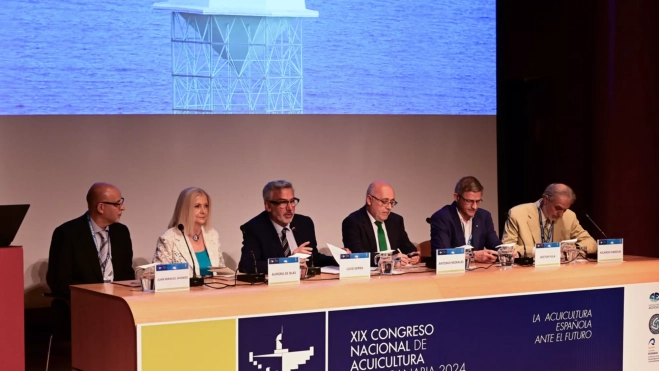 De izquierda a derecha en la mesa presidencial Juan Manuel Afonso, Aurora de Blas Carbonero, Lluís Serra, Antonio Morales, Héctor Pula y Ricardo Haroun / TONY HERNÁNDEZ