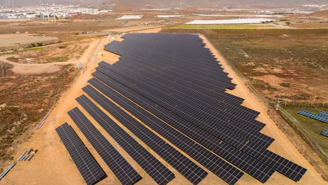 Panorámica de la planta fotovoltaica Telde IV V de Energy en Gran Canaria. / AH