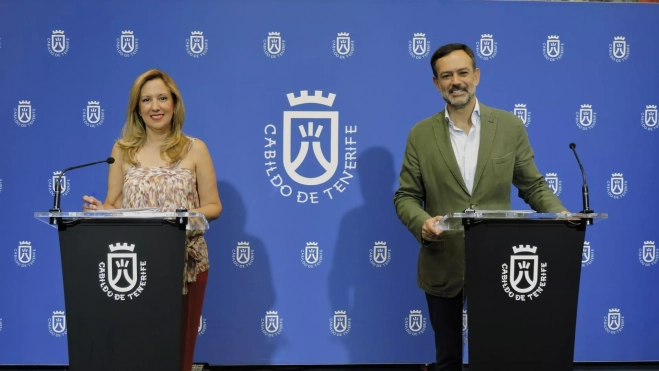 La presidenta del Cabildo de Tenerife, Rosa Dávila, y el vicepresidente, Lope Afonso./ EFE - CARLA DOMÍNGUEZ La presidenta del Cabildo de Tenerife, Rosa Dávila, y el vicepresidente, Lope Afonso./ EFE - CARLA DOMÍNGUEZ