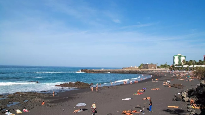 Playa Jardín, en el Puerto de la Cruz, es uno de las zonas del litoral tinerfeño donde encontramos arena negra./ ISLAS CANARIAS. Playa Jardín, en el Puerto de la Cruz, es uno de las zonas del litoral tinerfeño donde encontramos arena negra./ ISLAS CANARIAS.