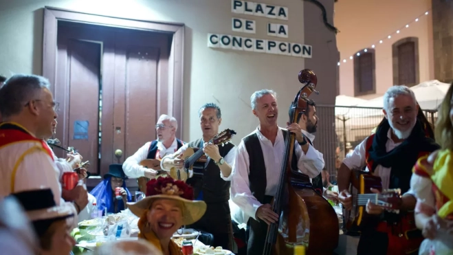 Foto de una agrupación folclórica en el Baile de Magos de San Benito / AYUNTAMIENTO DE SAN CRISTÓBAL DE LA LAGUNA