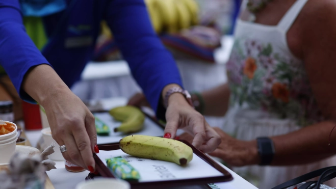 El plátano de Canarias forma parte del nuevo menú gourmet de Binter. / AH