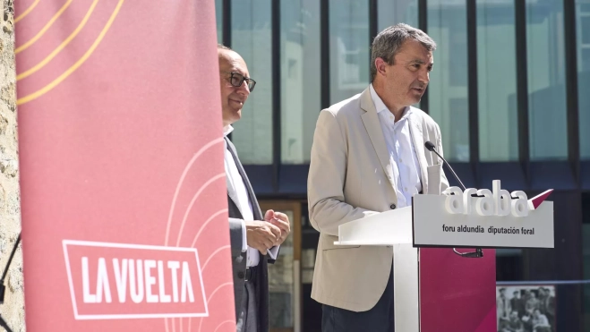 Javier Guillén, director general de Unipublic, durante la presentación del acuerdo para que Álava acoja una etapa de La Vuelta. / EFE