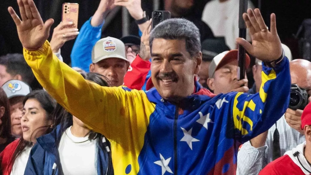 El presidente de Venezuela, Nicolás Maduro, celebra tras conocer los resultados de las elecciones presidenciales / EFE/ RONALD PEÑA R.