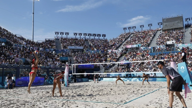 Imagen panorámica del estadio de vóley-playa situado en el Campo de Marte. / JULIO MUÑOZ-EFE