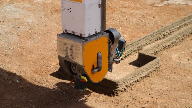 El cabezal de la máquina dibujando la estructura del edificio / CEDIDA