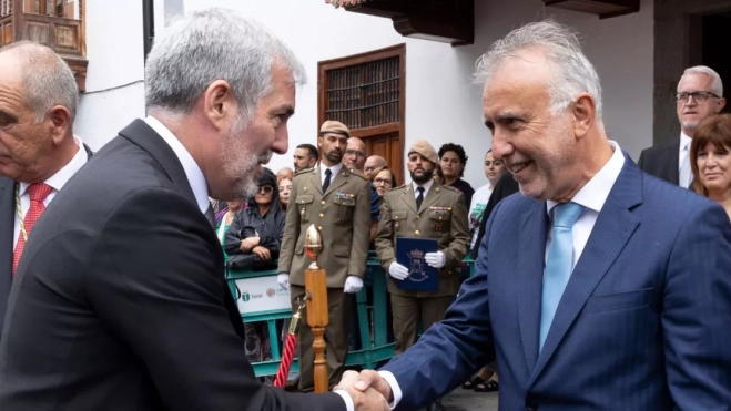 Il Presidente delle Isole Canarie, Fernando Clavijo, e il Ministro della Politica Regionale, Angel Victor Torres, durante le celebrazioni della Festa della Vergine del Pino, EFE-QUIQUE CURBELO