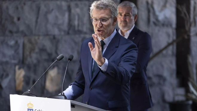 Alberto Núñez Feijóo, durante la rueda de prensa que ofreció este martes en Presidencia del Gobierno en Santa Cruz de Tenerife. / MIGUEL BARRETO-EFE 