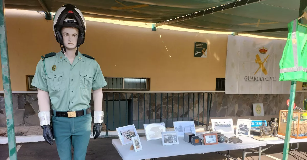 Exposición de materiales de la Guardia Civil de Tráfico en Canarias por el 65 aniversario de la creación de la Agrupación./ AH