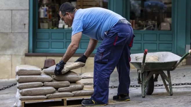 Imagen de un trabajador de la construcción / EFE