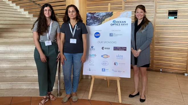 Violeta Sanjuan y Laura Lorenzoni, científicas de la NASA, junto a una estudiante de la ULPGC / ATLÁNTICO HOY