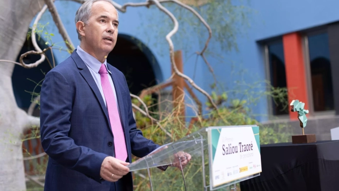 En la imagen, el delegado de la Agencia Efe en Canarias, José María Rodríguez, durante el acto de entrega del premio. / QUIQUE CURBELO-EFE