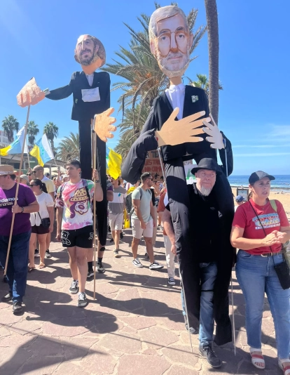 Muñecos de jorge Marichal, presidente de Ashotel, y Fernando Clavijo, presidente de Canarias / AH / BELA CABRERA