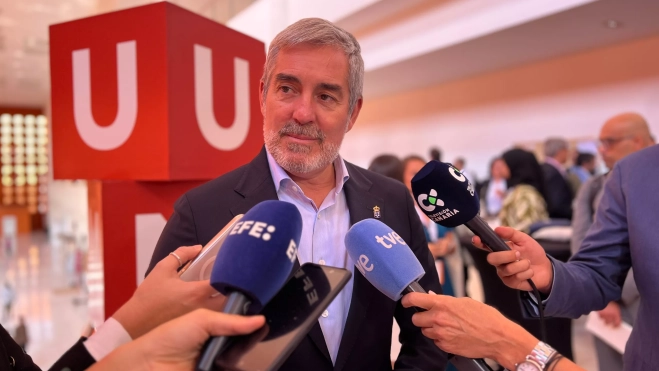 Fernando Clavijo, presidente de Canarias, atiende a los medios en la Universidad Mohamed VI Politécnico (UM6P). / AH