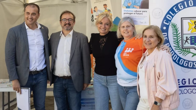 Esther Monzón en la feria celebrada en el parque de San Telmo / CONSEJERÍA DE SANIDAD (1)