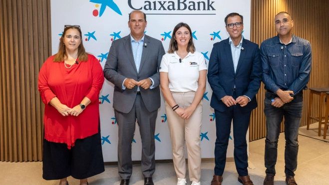 Maica López, presidenta del Real Club Náutico de Gran Canaria; Manuel Afonso, director territorial de CaixaBank; Marta Cantero, 