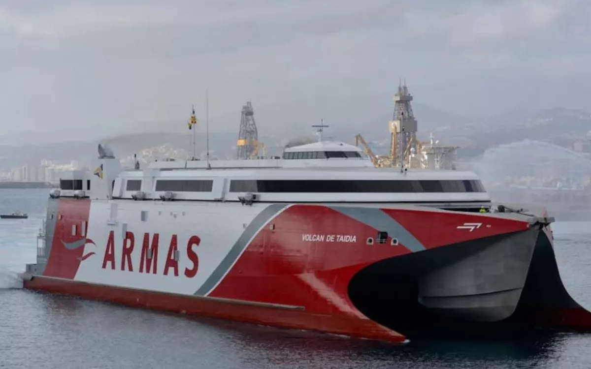 En la imagen, uno de los fast ferry de Naviera Armas. / AH En la imagen, uno de los fast ferry de Naviera Armas. / AH