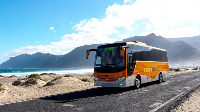 Una guagua turística en Canarias / EFE