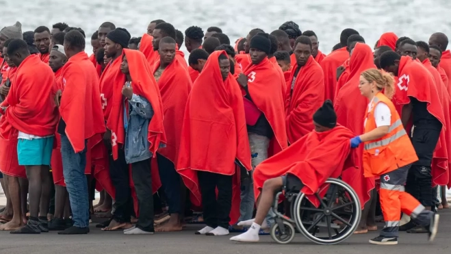 Migrantes rescatados en Lanzarote / EFE