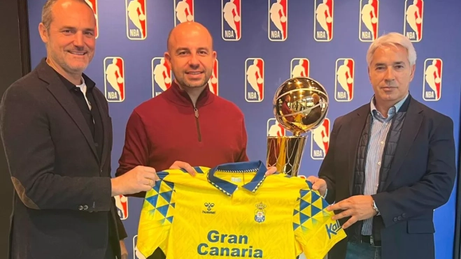 Luis Helguera y Patricio Viñayo, durante la visita institucional a las oficinas de la NBA en Nueva York. / UD LAS PALMAS