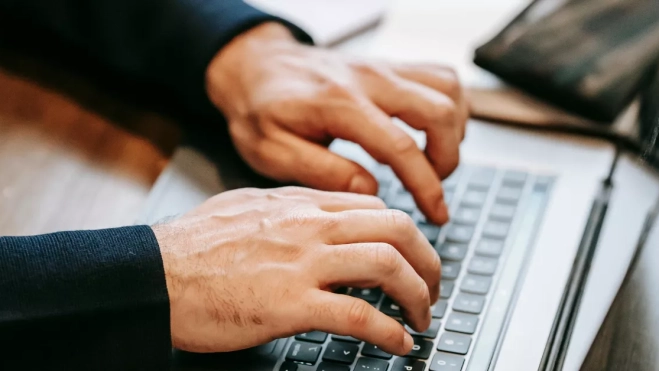 Imagen de un hombre trabajando con un ordenador / PEXELS Imagen de un hombre trabajando con un ordenador / PEXELS